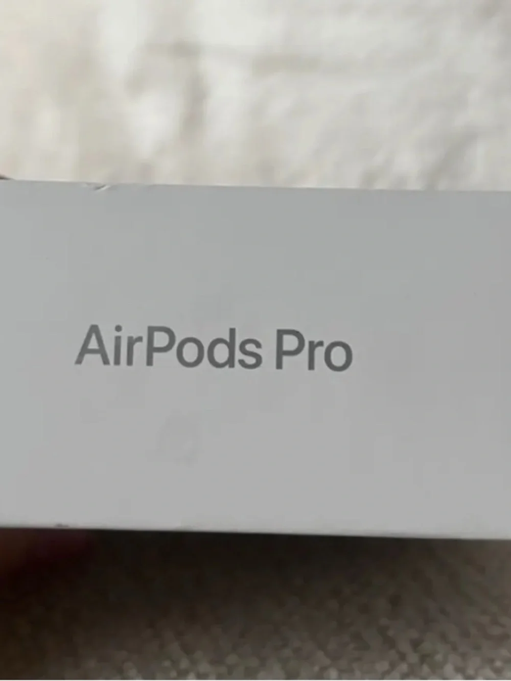 Apple AirPods Pro (2nd generation) White Charging Case